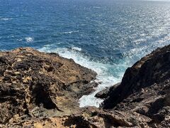 足を滑らせないように気を付けながら、下を覗き込んで