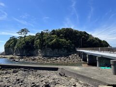 爪木崎から５０分ほど歩いて、恵比寿島へ
須崎半島の南端にある島です