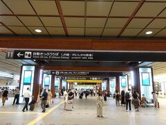 　サンダーバードに乗って、金沢駅に到着。毎度のことながら、賑わいに圧倒される駅です。
　金沢市の人口は46万人。九州でいえば大分市、長崎市あたりのレベルで、熊本市、鹿児島市よりずいぶん少ないのに、そららをしのぐ賑わいがあります。
