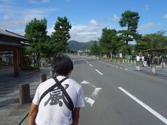 阪急嵐山駅から「翠嵐 ラグジュアリーコレクションホテル 京都」へ送迎の人力車に乗る。