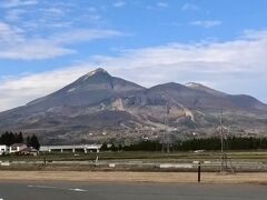 13:30 道の駅 猪苗代湖に到着しました。
お天気がとてもよくて、磐梯山が綺麗に見えます。