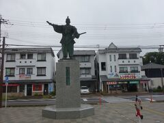 安土駅前にある信長の像