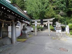 チェックアウトし、八幡様へ参ります。