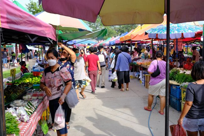 9月17日(土)　7:54　お寺の市場で買い物