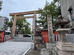 てくてく歩いていたら大きな神社がありました。
生田神社だそう。
ちょっとお詣りしましょう。