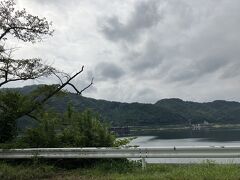 またまた山の中。ダム湖が見えてきました。

仙台市の周りは山なんですねー。