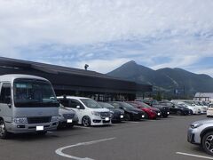 13:15着　道の駅猪苗代。背後に登山した磐梯山。