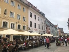 フュッセンの街並み。かわいらしい店が並びます。