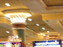 駐車場は無料で、カジノに入ると明るく良い雰囲気