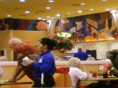 まずはランチしにバフェへ入ります。