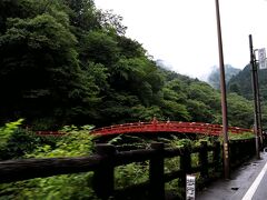 朱色の橋が印象的な、神橋。
木造朱塗りで、日本三大奇橋の1つなんだとか。