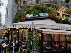 Cafe de Floreも通常営業。行き場をなくした観光客で満席でした。