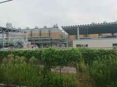  キリンビールの工場が見えてきました。何度か工場見学に訪れたことがあります。