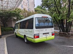 帰宅時、さくらタワーの前にプリンスホテルのシャトルバス。
ホテルを巡回するから、品川駅までは歩いたほうが早いそうです。
歩いて品川駅、エキナカショッピングして帰宅しました。

ホテル内テクテク、だけの旅行記を見て頂いて有難うございました。