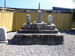空港の近くに会津藩士の墓もありました。