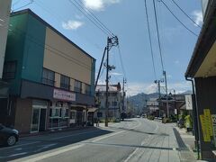 駅～湯沢高原に向かう途中の商店街