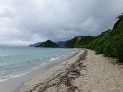 ヤドリ浜

天気が悪いと全くパッとしないですね。晴れた加計呂麻や請島の海を見てきた身としてはふ～んって感じになっちゃいます(^-^;