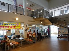 お昼ご飯はまたもやせとうち海の駅です。今日は1階にある瀬戸内漁協直販店・海力で食べます。