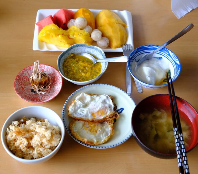 9月20日(火)　昼食<br />釜めし　玉子焼揚げ　インスタント味噌汁　黒ニンニク　ヨーグルト<br />果物】スイカ　トオー　マンゴー　ロンコン　パイナップル　パッションフルーツ