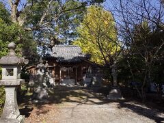 沖田畷には隆信の遺臣が住み着き、神社を建てて弔いました。神社横の北門交差点には、島原七門の一つ、北門がありました。
