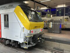 アントワープ中央駅からブリュッセル中央駅までは40分ほど。IC（Inter City）と呼ばれる快速列車で向かいます。