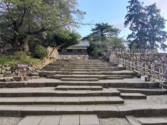 さらに階段を駆け上がります！！
松江城では、数人のランナーさんに出会いました( ´∀｀ )