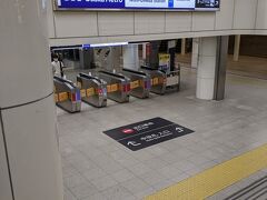 大阪梅田駅からお隣の西梅田駅へ歩いて直ぐです。