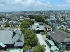 明石市立天文科学館
眼下に歌聖・柿本人麻呂ゆかりの柿本神社が、見えました。
887年創建、七五三詣や病気平癒祈願，学問・文学の神様として崇敬されているそうです。