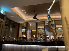 ホテルでウエルカムドリンクチケットを使いにラウンジへ