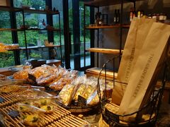 ホテルのパン屋「ザ・グローブ・ベーカリー」で
パンを購入
