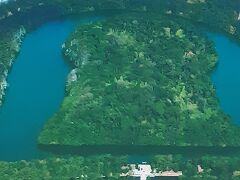 仁徳天皇陵古墳のすぐ横におるんやけど、地上からはただの森みたいにしか見えん。これはムービーでの映像。
クフ王ピラミッド、始皇帝陵と並ぶ世界3大墳墓、5世紀中ごろ築造とされ全長約486mの日本最大の前方後円墳(堺市のサイトより)