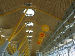 バラハス空港の改装が終わってから初スペインだったので空港が綺麗だ～って感動。