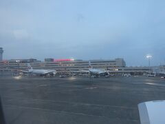 羽田空港到着。予想外に雨は降っていませんでした。