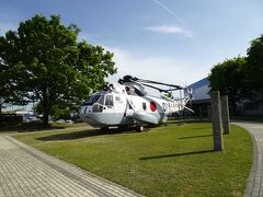 やってきたのは小松空港近くにある「航空プラザ」。

まだ、時間はたっぷりあるー。
なので、こちらを見学します♪。