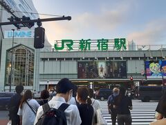 17時過ぎ、新宿駅に着きました。小田急線で代々木上原まで来たものの、どっち行くんかわからんで、18時には閉まるって書いてあったから焦ってウロウロ。道行く人に聞いてみても誰もモスクなんて知らんし。