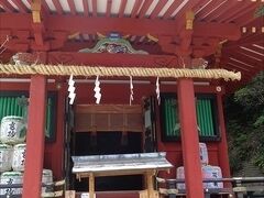 東照宮へは，隣にある日枝神社から入ります．