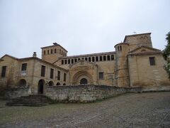 参事会教会に行ってみました。

※記憶がないのですが発掘した地図の中にサンティリャーナ・デル・マルのがあったので戻ってきてからインフォメーションに行ったもよう。
インフォメーションから→と〇が記入されていたのでおススメルートを教えてもらったんだろうなぁ。この教会が一番の見どころらしいです。