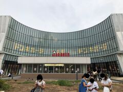 Day2　おはようございます。
まだ気持ち悪いです。551の油で胃もたれしたっぽいかな。

若いころは豚まん3つくらい平気で食べてたのに。

コーヒー飲んで少し気分よくなり、本日の目的地目指して動物園前まで。
駅を出たらパチンコ屋！たばこ臭い！大阪っぽい空気～。