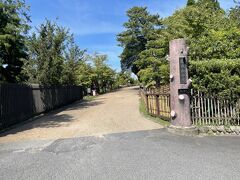 近鉄で奈良駅まで移動し、駅前の近鉄奈良案内所で「奈良公園・西の京・法隆寺 １-Day Pass　Wide」を買いました。こちらの乗車券だと奈良市内だけでなく、法隆寺まで行くことができます。
まずは今夜のお宿の奈良ホテルで荷物を預かってもらい