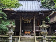 早雲寺の近くにある白山神社へ。
とても静かで厳かな雰囲気。