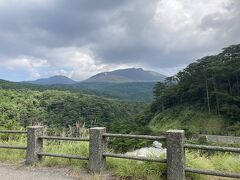 霧島の山々。なんだろ。