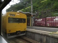 2022.08.28　新見ゆき普通列車車内【あと616円】
再び伯備線をゆく。生山で３０８２レをぶちぬく。
