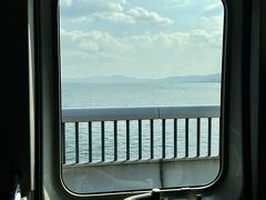 JR堅田駅に行く途中の琵琶湖大橋上です。
帰りもやはりガードレールが邪魔で湖が綺麗に見えませんね。勿体無い。。