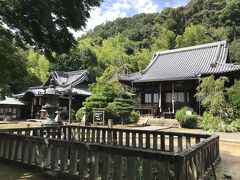 観音寺（山崎聖天）。
観音寺側に下山。

899年（昌泰2年）宇多法皇が御願寺として創建されたと伝えられている。