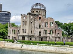 原爆ドームは産業奨励館としてチェコ人により設計された建物だ。1945年8月6日8:15に原子爆弾が投下され、大きな被害を被った。