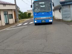 男鹿市の市民バスでホテルへ
40分くらいかな
ホテルの人に聞いたらタクシーは6000円くらい片道するとか
羽立駅より、男鹿駅まで行ったほうがよかったかも。もちろん、乗れるだろうけど心配なのでこちらから乗りました。

なまはげシャトルは前日までの予約制
https://oganavi.com/namahage_shuttle/ja/spot


