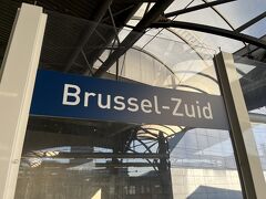気持ちを切り替えてブリュッセル南駅に無事に到着！乗り換えに30分ほど時間があったので少し駅構内を散策します。