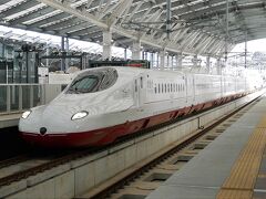 そして、デビュー2日目の西九州新幹線！
もちろんJR九州御用達の水戸岡鋭治デザインです。