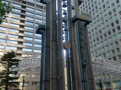 日比谷シティの前にあるちょっと武骨なオブジェは