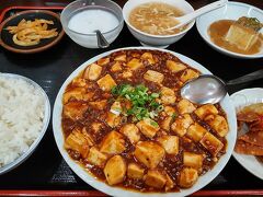 ●らくらく亭＠区役所界隈

中華定食の中から、麻婆豆腐をチョイスしました。
なかなかのボリュームです。
ご飯おかわり可能です。